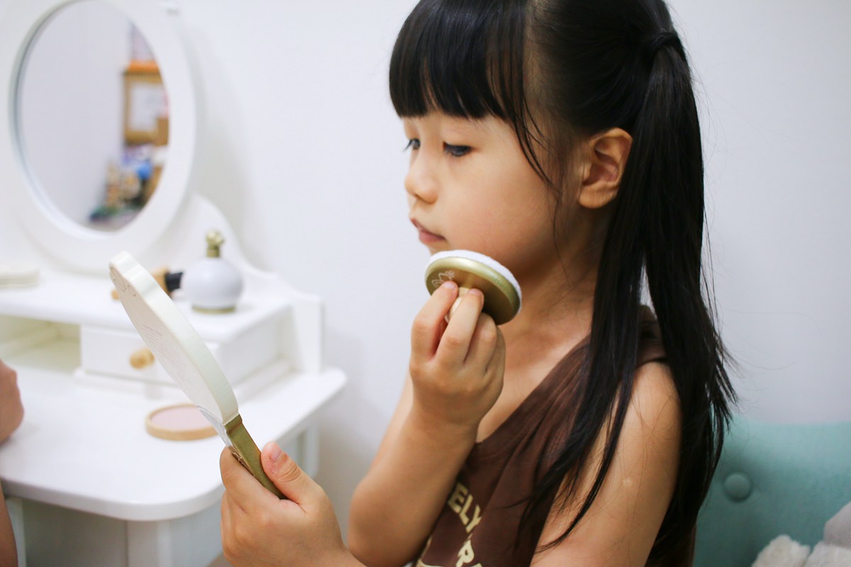 【團購】Le Toy Van女孩我最大夢幻時尚梳妝台+夢幻時尚造型玩具組 滿足小女孩的裝扮慾 - 第2張圖 【團購】Le Toy Van女孩我最大夢幻時尚梳妝台+夢幻時尚造型玩具組 滿足小女孩的裝扮慾