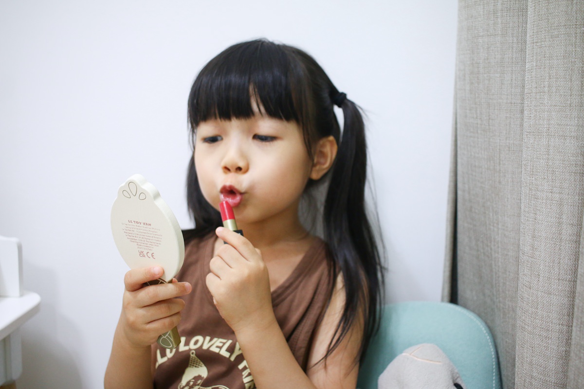 【團購】Le Toy Van女孩我最大夢幻時尚梳妝台+夢幻時尚造型玩具組 滿足小女孩的裝扮慾 - 第38張圖 【團購】Le Toy Van女孩我最大夢幻時尚梳妝台+夢幻時尚造型玩具組 滿足小女孩的裝扮慾