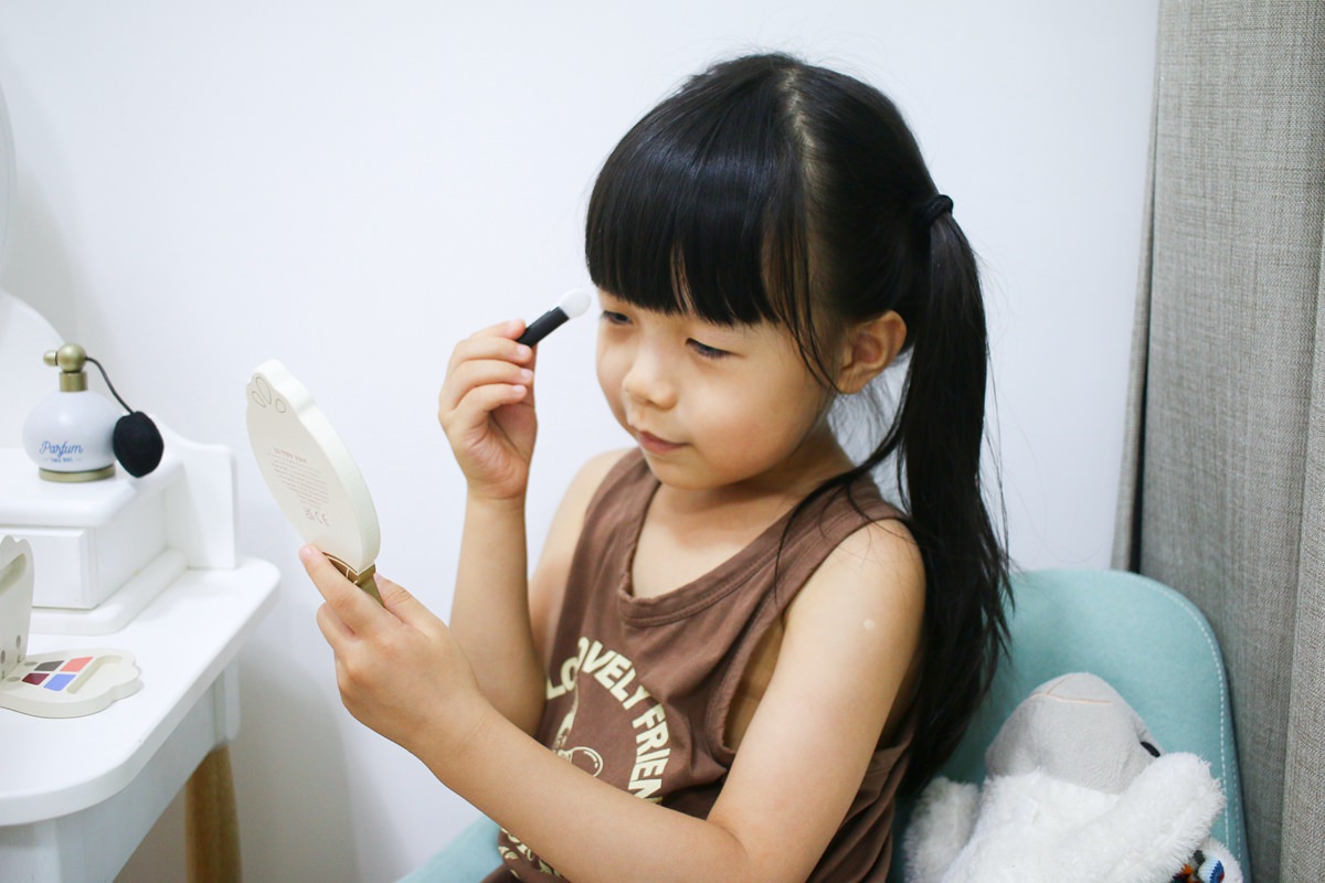 【團購】Le Toy Van女孩我最大夢幻時尚梳妝台+夢幻時尚造型玩具組 滿足小女孩的裝扮慾 - 第37張圖 【團購】Le Toy Van女孩我最大夢幻時尚梳妝台+夢幻時尚造型玩具組 滿足小女孩的裝扮慾