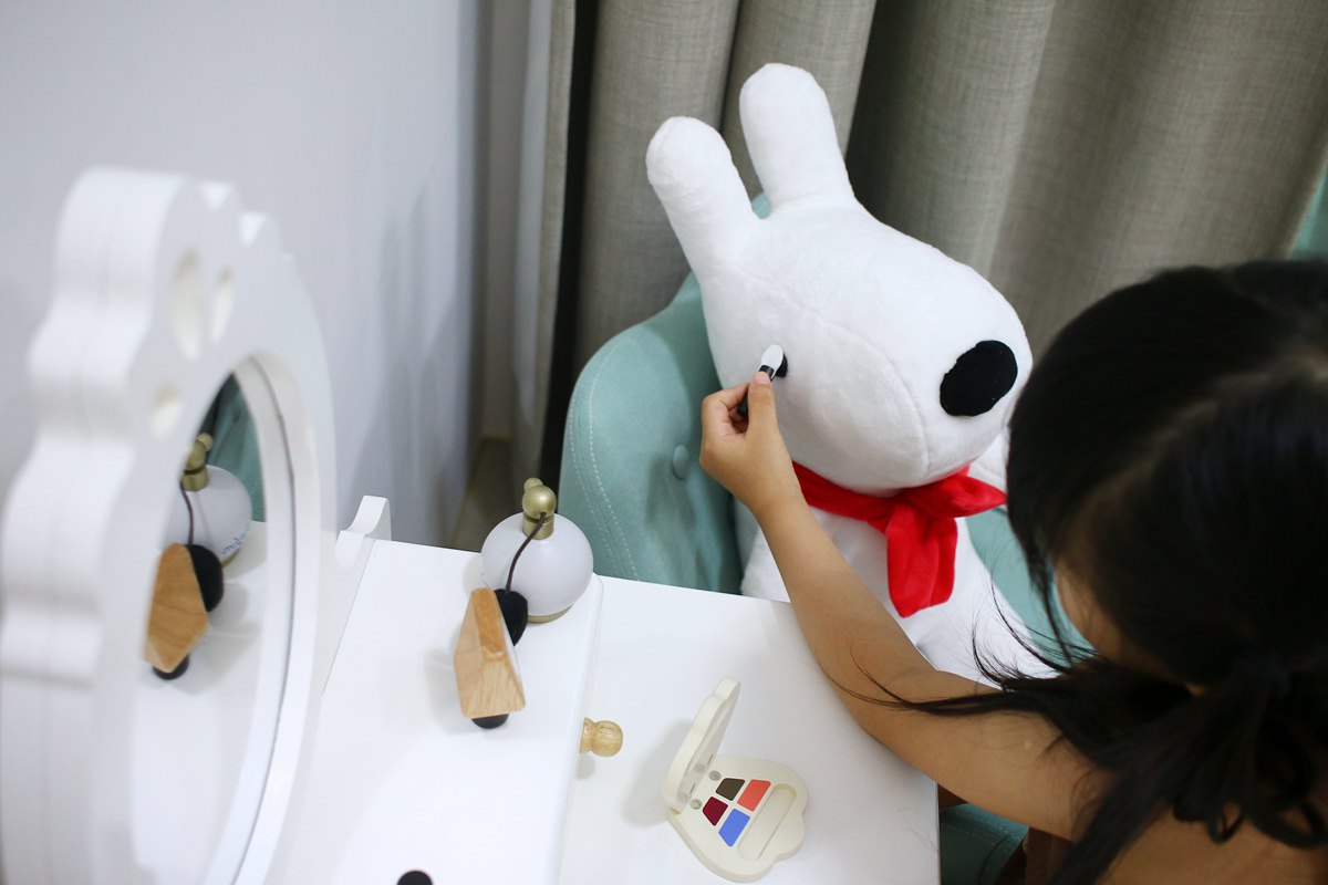【團購】Le Toy Van女孩我最大夢幻時尚梳妝台+夢幻時尚造型玩具組 滿足小女孩的裝扮慾 - 第49張圖 【團購】Le Toy Van女孩我最大夢幻時尚梳妝台+夢幻時尚造型玩具組 滿足小女孩的裝扮慾