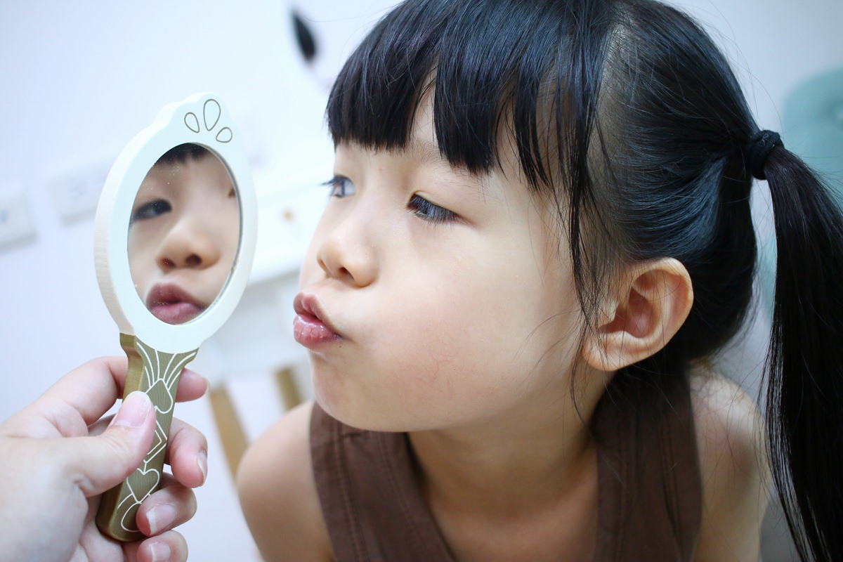 【團購】Le Toy Van女孩我最大夢幻時尚梳妝台+夢幻時尚造型玩具組 滿足小女孩的裝扮慾 - 第27張圖 【團購】Le Toy Van女孩我最大夢幻時尚梳妝台+夢幻時尚造型玩具組 滿足小女孩的裝扮慾