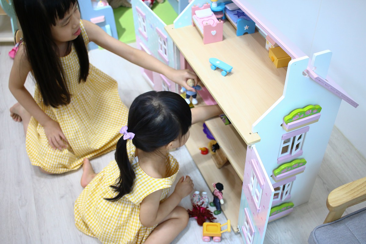 【娃娃屋推薦+團購】LE TOY VAN夢幻娃娃屋,超美~~滿足每個女孩兒的扮演夢、公主夢 - 第117張圖 【娃娃屋推薦+團購】LE TOY VAN夢幻娃娃屋,超美~~滿足每個女孩兒的扮演夢、公主夢