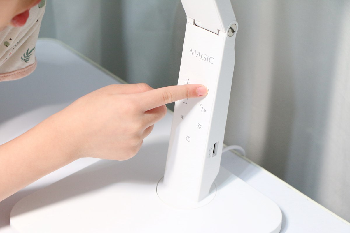 【團購。12/17開團】MAGIC護眼檯燈MA358W   專業好用、入座感應和自動亮度功能好方便