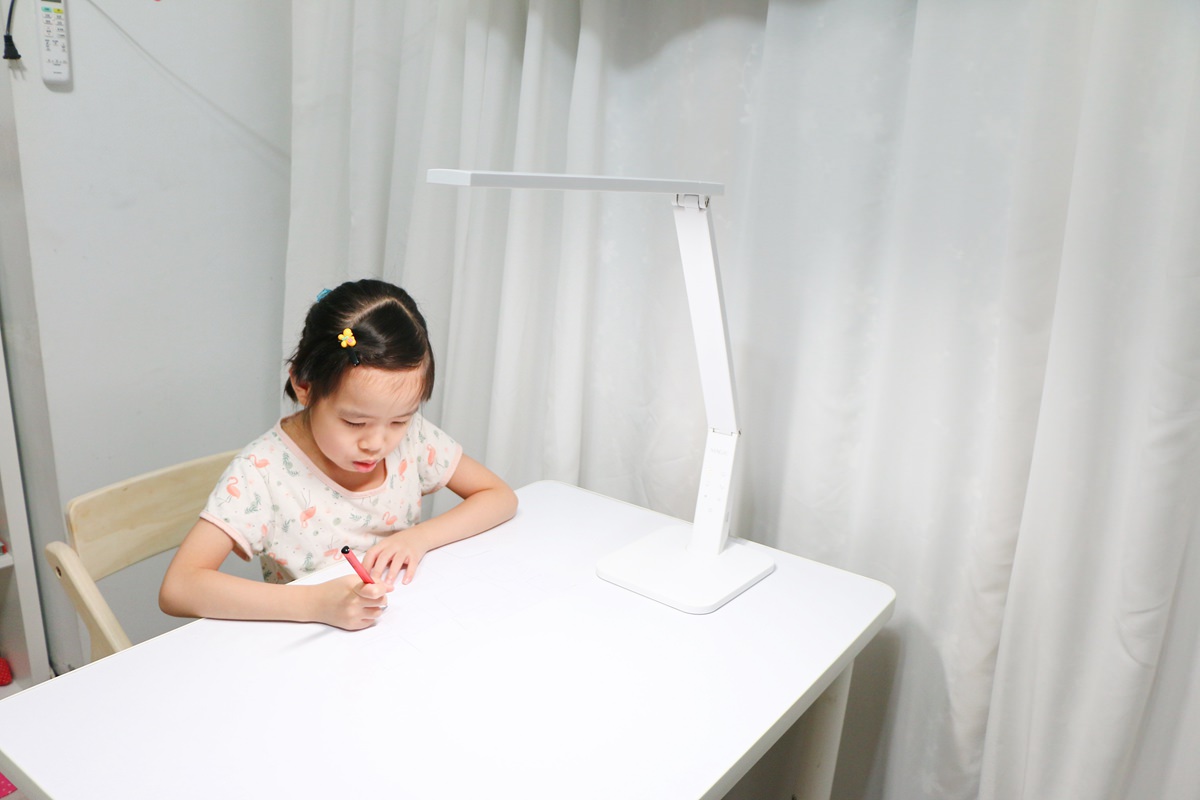 【團購。12/17開團】MAGIC護眼檯燈MA358W   專業好用、入座感應和自動亮度功能好方便