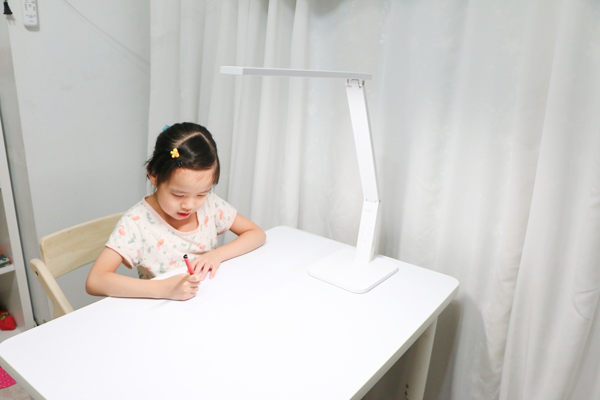 【團購。12/17開團】MAGIC護眼檯燈MA358W   專業好用、入座感應和自動亮度功能好方便