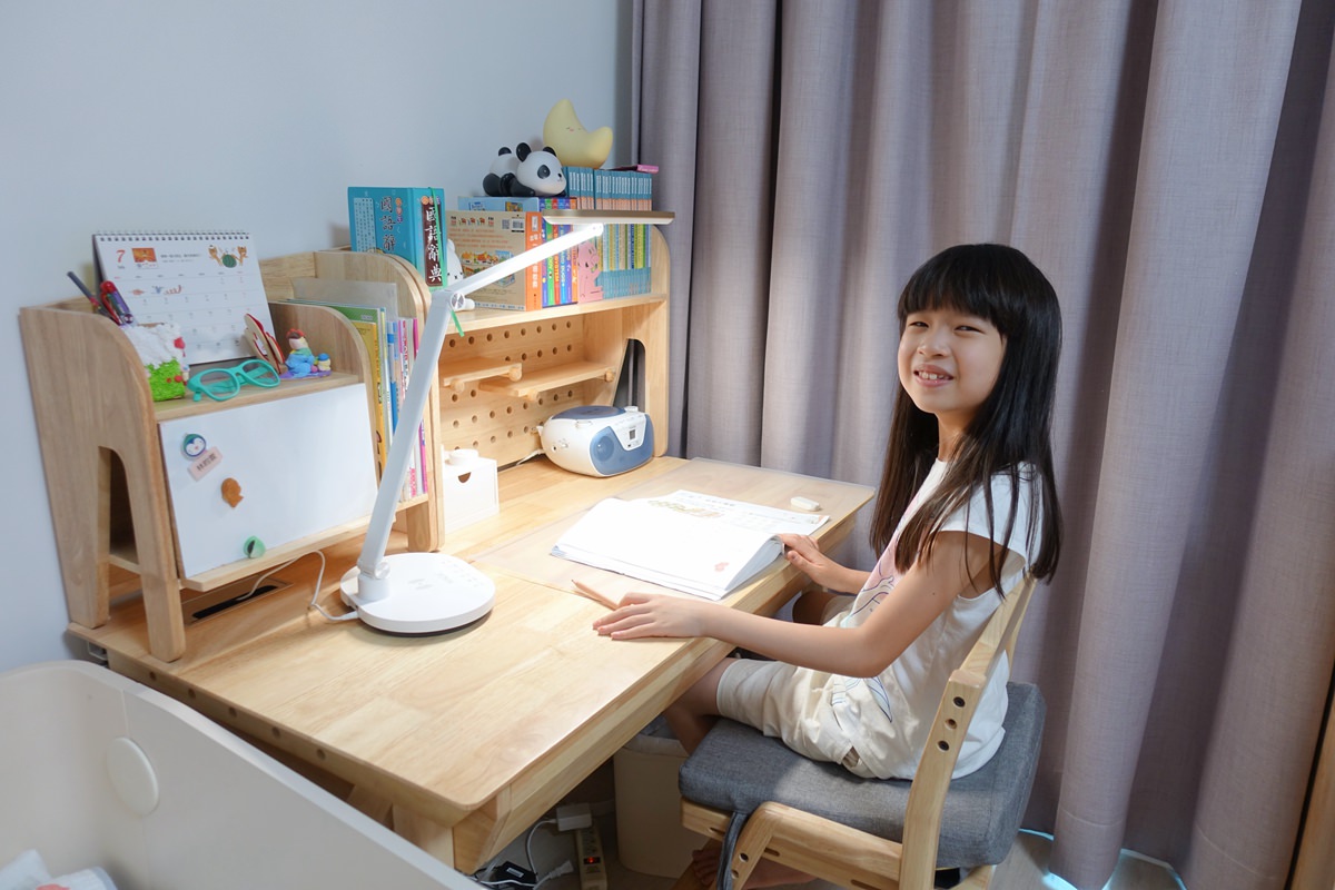 MAGIC護眼檯燈MA358W 專業好用、入座感應和自動亮度功能好方便