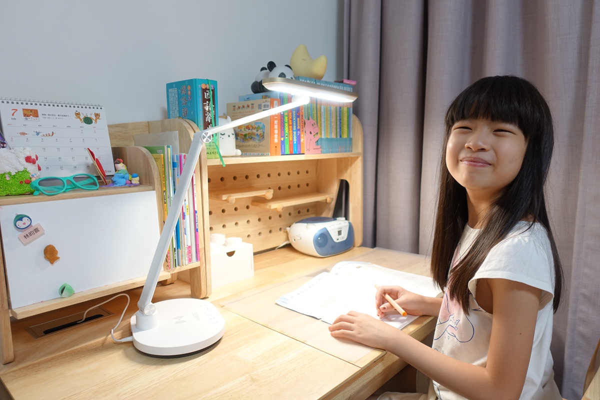 【團購。12/17開團】MAGIC護眼檯燈MA358W   專業好用、入座感應和自動亮度功能好方便