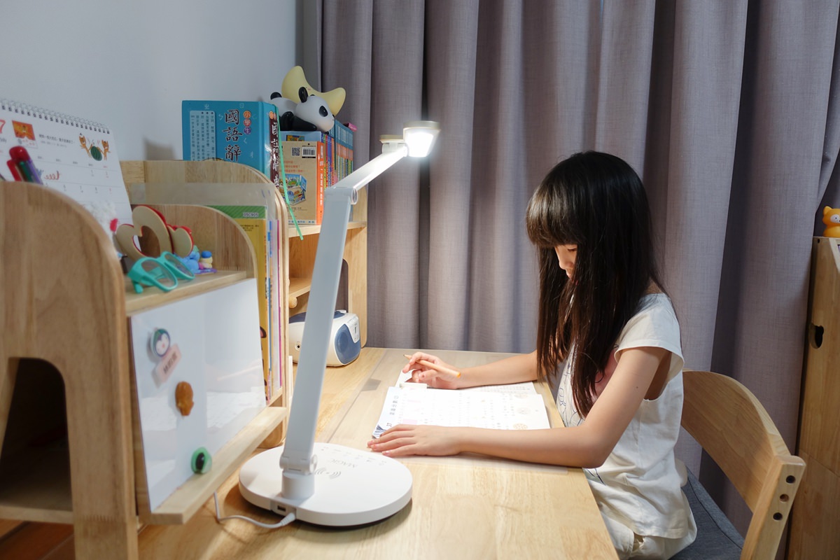 【團購。12/17開團】MAGIC護眼檯燈MA358W   專業好用、入座感應和自動亮度功能好方便