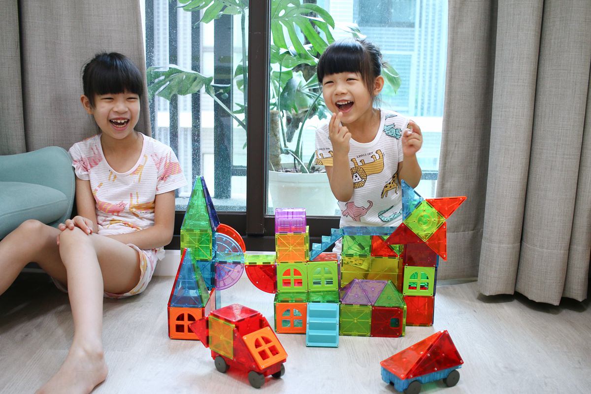 Magna-Tiles 磁力積木和迪士尼兒童遊戲桌椅組