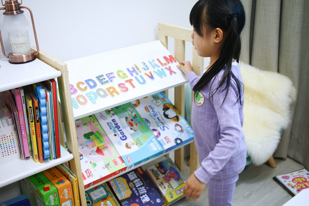 【團購】愛兒館旋轉書櫃實測：5.5級地震也搖不倒的超強收納！加碼開箱行動書包櫃、我的第一座小書櫃