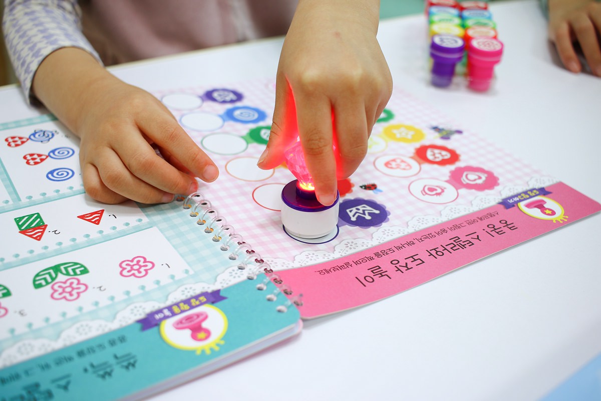 【團購】ROI BOOKS遊戲書  結合勞作與美學的遊戲書，讓孩子享受動手做的樂趣