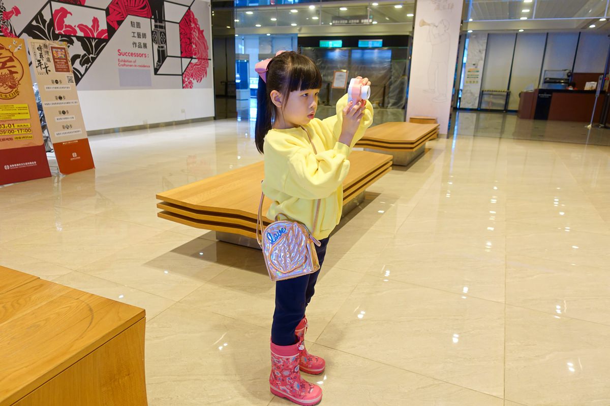 Tiger Family幻彩斜背包02