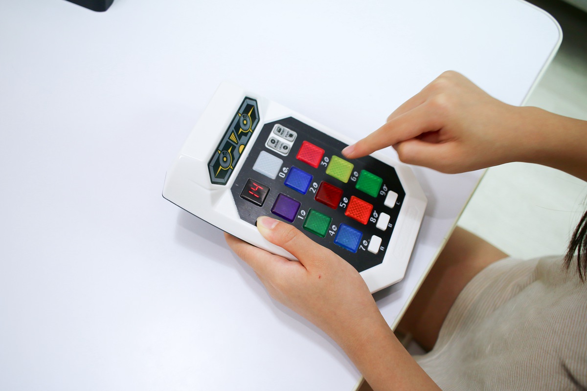 HANAYAMA 超好玩的益智桌遊遊戲，讓孩子在遊戲中培養邏輯思考與推理、分析能力