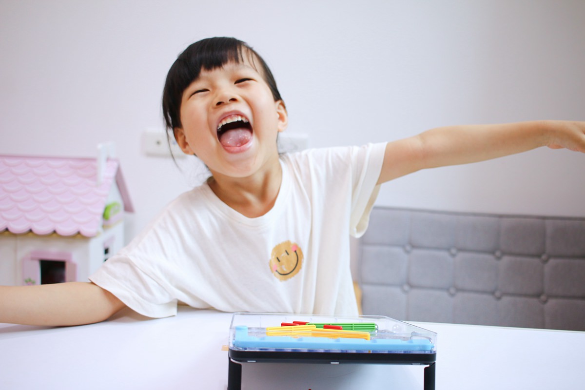 HANAYAMA 超好玩的益智桌遊遊戲，讓孩子在遊戲中培養邏輯思考與推理、分析能力