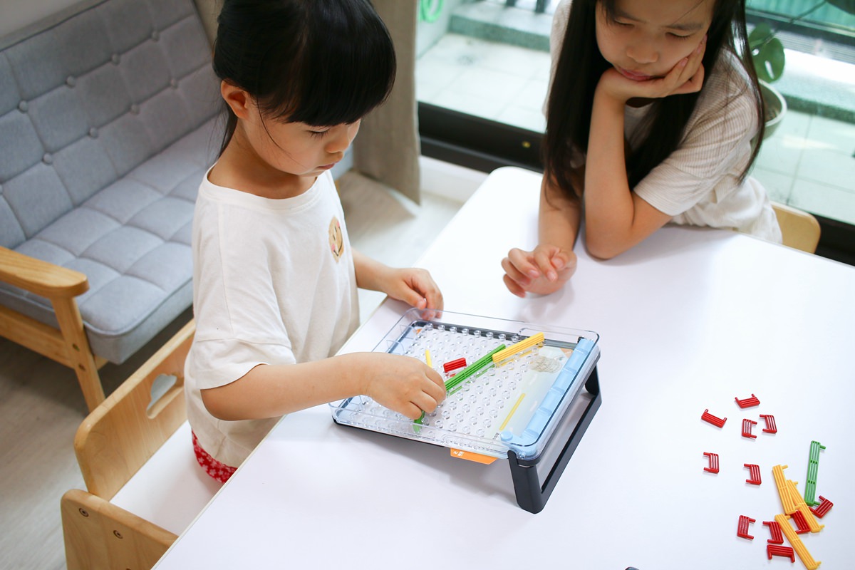 HANAYAMA 超好玩的益智桌遊遊戲，讓孩子在遊戲中培養邏輯思考與推理、分析能力