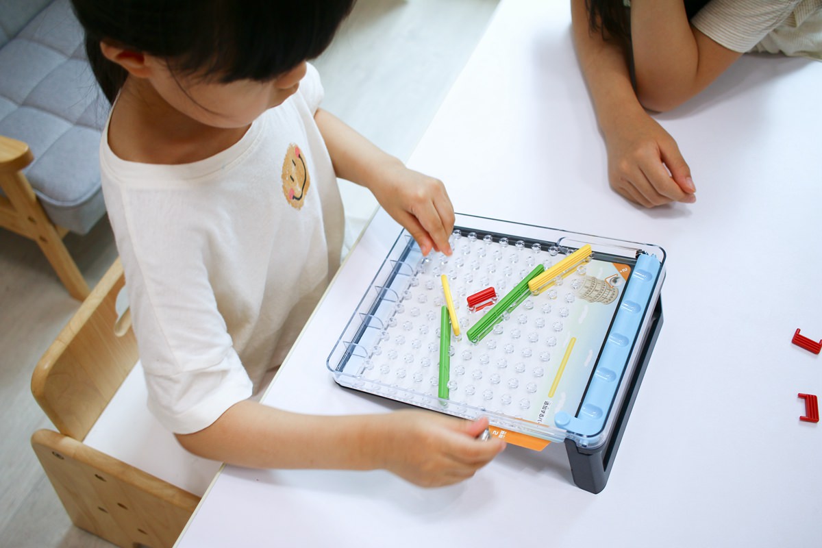 HANAYAMA 超好玩的益智桌遊遊戲，讓孩子在遊戲中培養邏輯思考與推理、分析能力