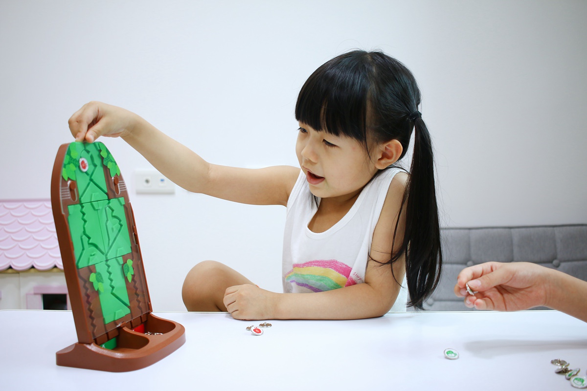 HANAYAMA 超好玩的益智桌遊遊戲，讓孩子在遊戲中培養邏輯思考與推理、分析能力