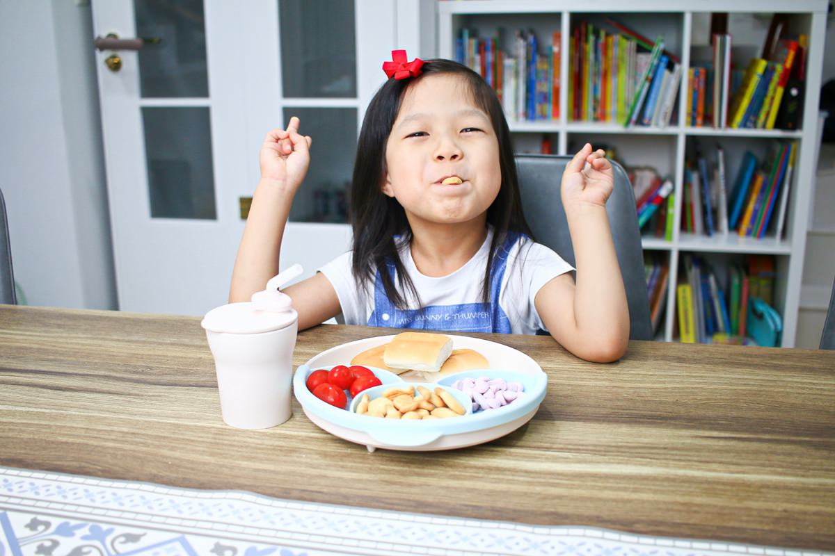 【兒童餐具推薦】Miniware小食客六入組  矽膠吸盤吸力強，使用期長，從6個月的BLW時期到孩子5、6歲以上都能使用