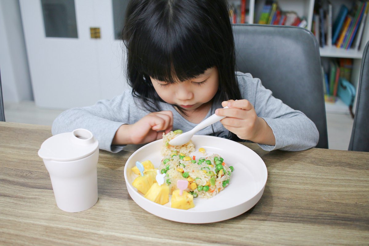 【兒童餐具推薦】Miniware小食客六入組  矽膠吸盤吸力強，使用期長，從6個月的BLW時期到孩子5、6歲以上都能使用